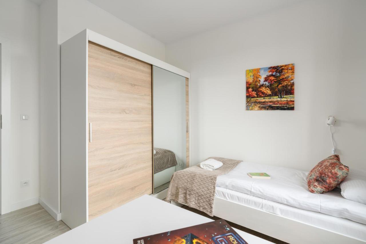 Premium Apartments Poznan Airport By Noclegi Renters Luaran gambar